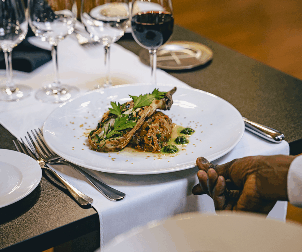 Service Brasserie Residence Palace white plate